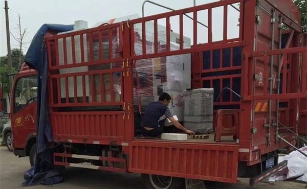 650數控雕銑機裝車